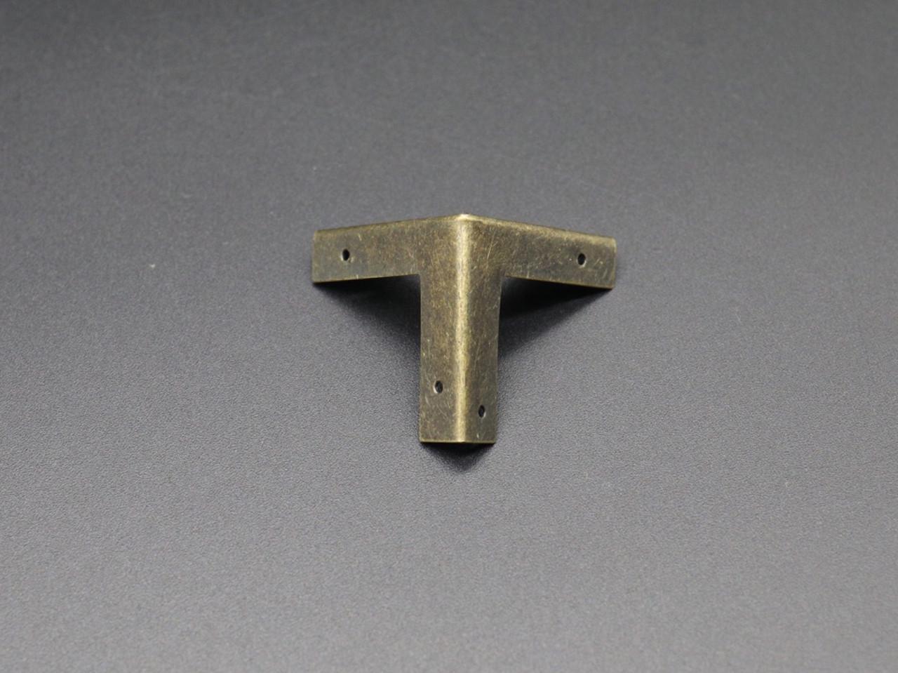 Куточок металевий потрійний 30х30х30 мм Стара латунь (226055442) Куточок металевий потрійний 30х30х30 мм Стара латунь (226055442)