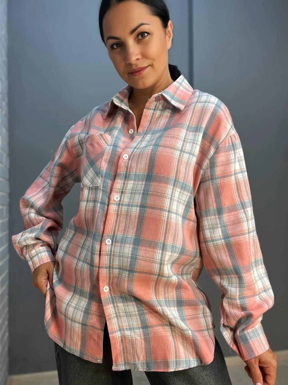 Рубашка женская Baoyu 225 клетчатая оверсайз фланель удлиненная спинка OS Розовый (2607) - фото 3 Рубашка женская Baoyu 225 клетчатая оверсайз фланель удлиненная спинка OS Розовый (2607) - фото 3
