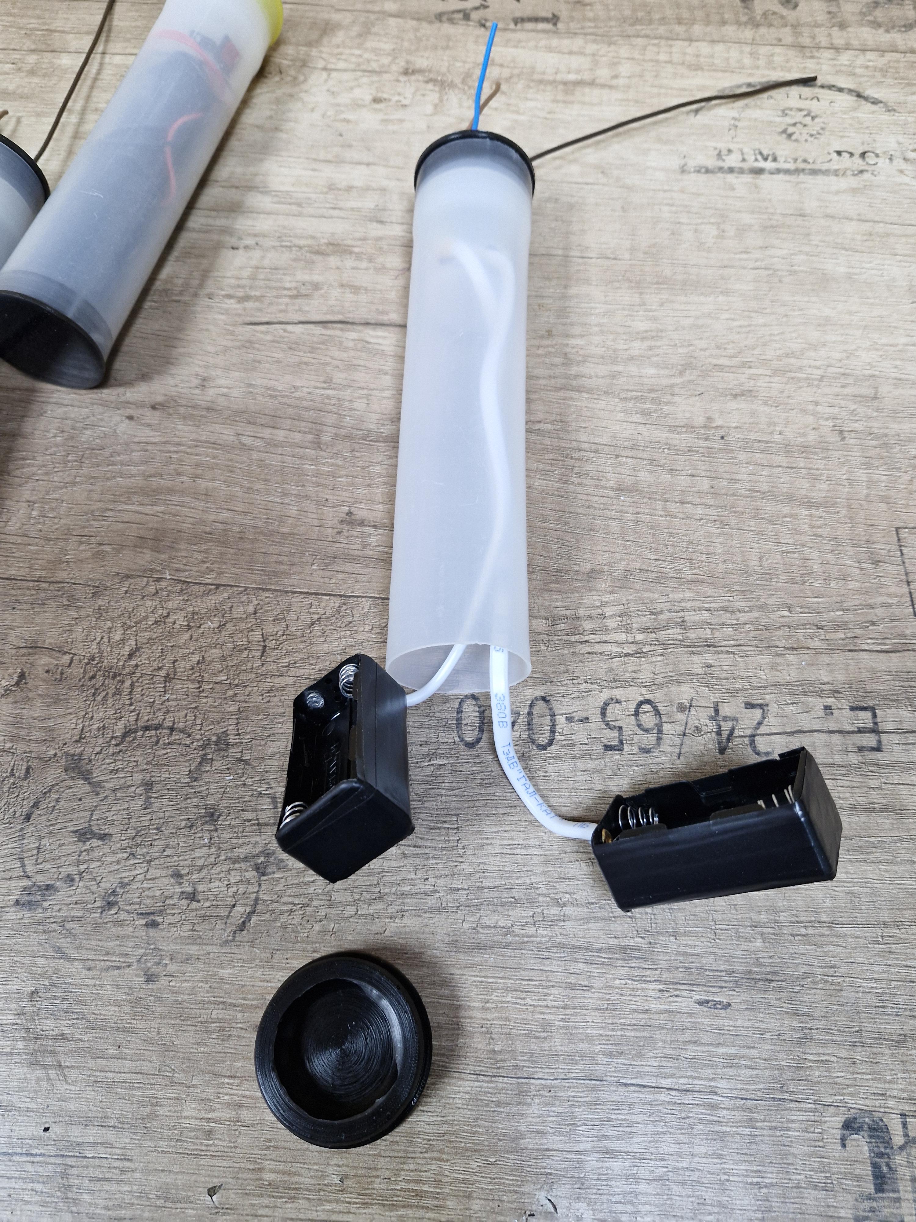 Дистанционный активатор пиротехнический пульт и 4 активатора 2 км 4 км герметический удвоенное питание - фото 5