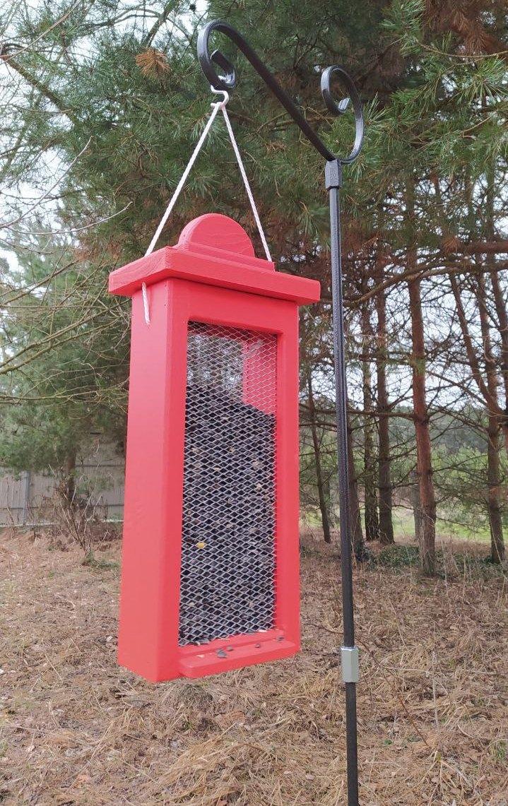 Кормушка для птиц подвесная Эйрен бункерного типа из соснового дерева 40х18х11 см Арбуз Кормушка для птиц подвесная Эйрен бункерного типа из соснового дерева 40х18х11 см Арбуз