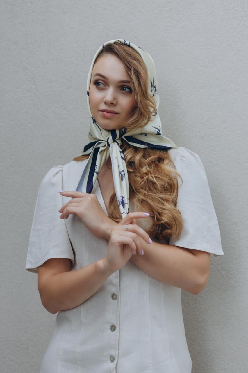 Платок ласточки шелковый 55х55 см Бежевый (27581353) - фото 6 Платок ласточки шелковый 55х55 см Бежевый (27581353) - фото 6