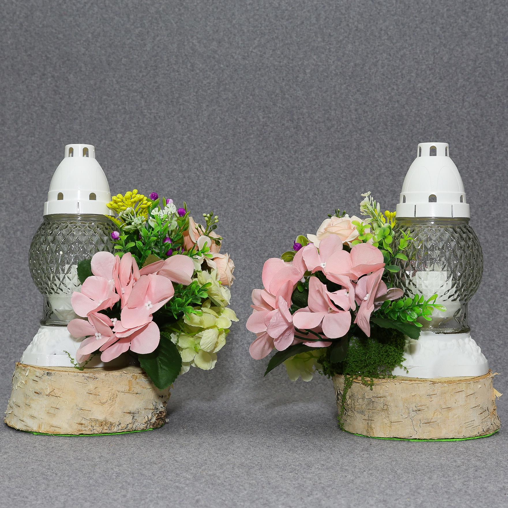 Композиція ритуальна ДАЙС з високоякісних штучних квітів та лампадою зі свічкою на дерев'яній основі 20 см (КК2020-2) Композиція ритуальна ДАЙС з високоякісних штучних квітів та лампадою зі свічкою на дерев'яній основі 20 см (КК2020-2)