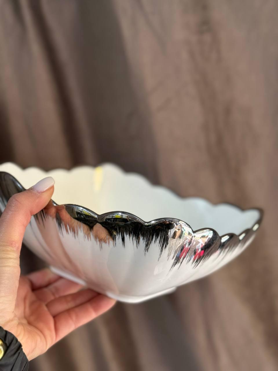 Фруктовниця Yiwu 2561-1AS порцелянова на металевій підставці 2 яруси 27х21х25 см Білий з срібним (30059634) - фото 6 Фруктовниця Yiwu 2561-1AS порцелянова на металевій підставці 2 яруси 27х21х25 см Білий з срібним (30059634) - фото 6