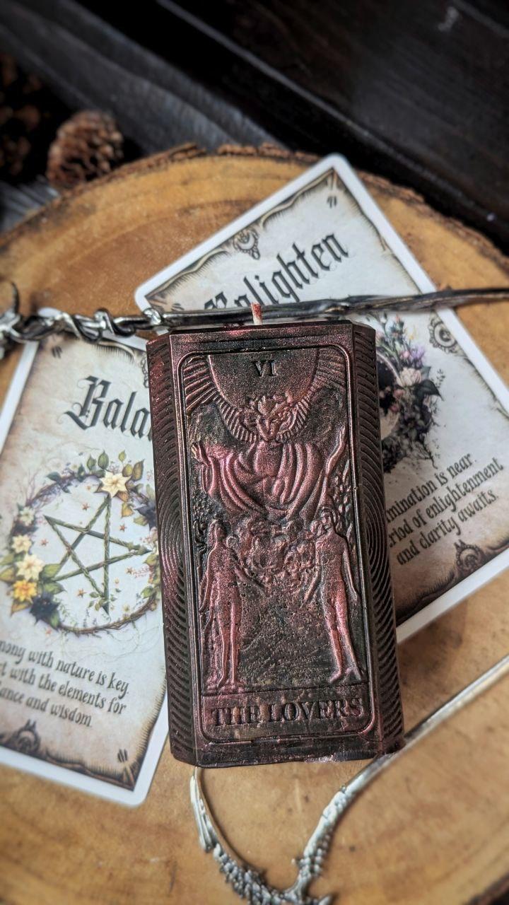 Свеча восковая Влюбленные таро