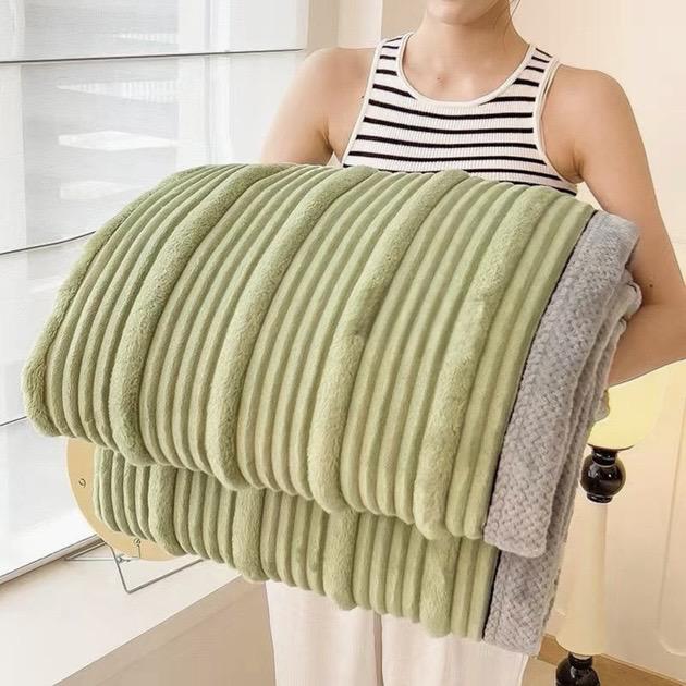 Плед-покривало з мікрофібри Koloco 150x200 см Зелений (16-368-4) Плед-покривало з мікрофібри Koloco 150x200 см Зелений (16-368-4)