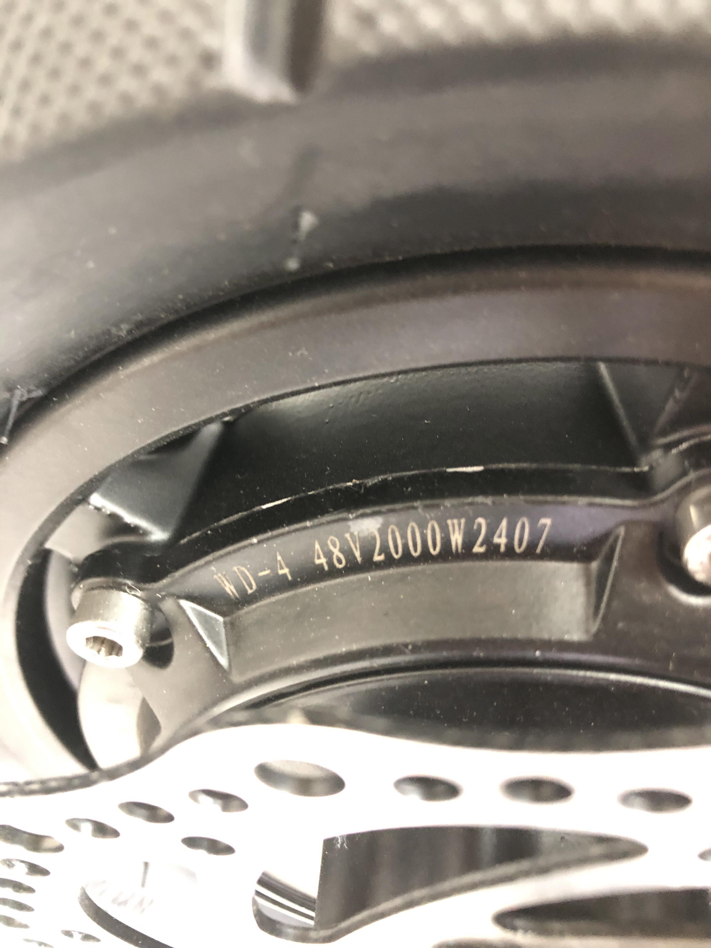 Электросамокат с сиденьем KugooKirin M4 PRO Exclusive 2000W 48V 21Ah - фото 9 Электросамокат с сиденьем KugooKirin M4 PRO Exclusive 2000W 48V 21Ah - фото 9