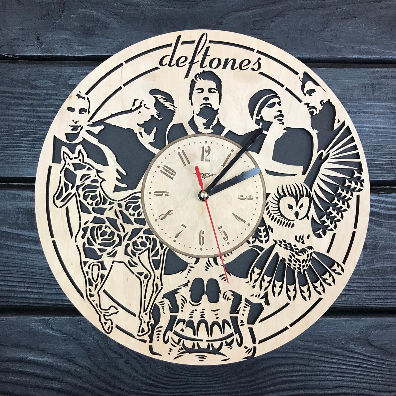 Часы настенные бесшумные из дерева Deftones
