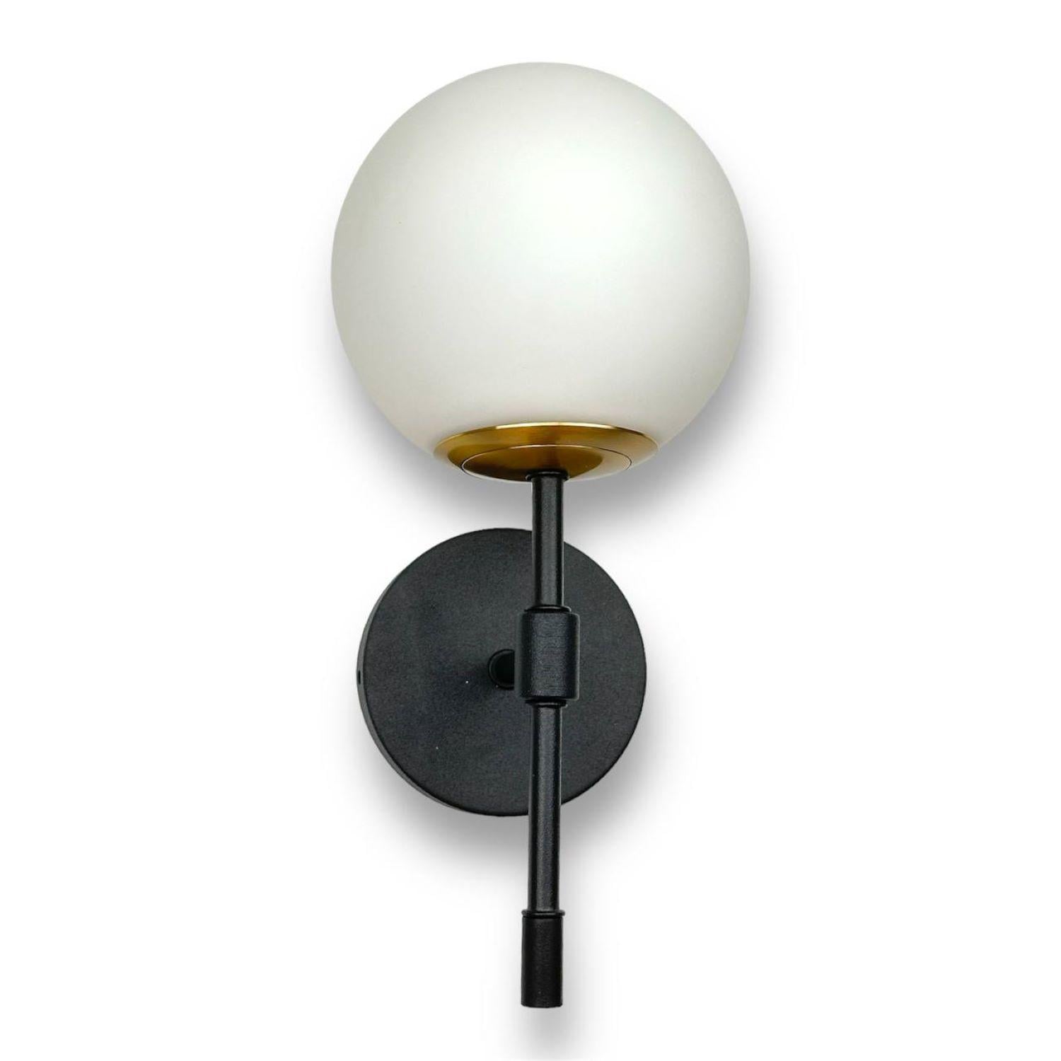 Бра в стиле лофт La Luna с плафоном в форме шара