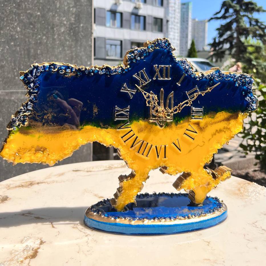 Годинник настільний з епоксидної смоли Карта України 50х34 см