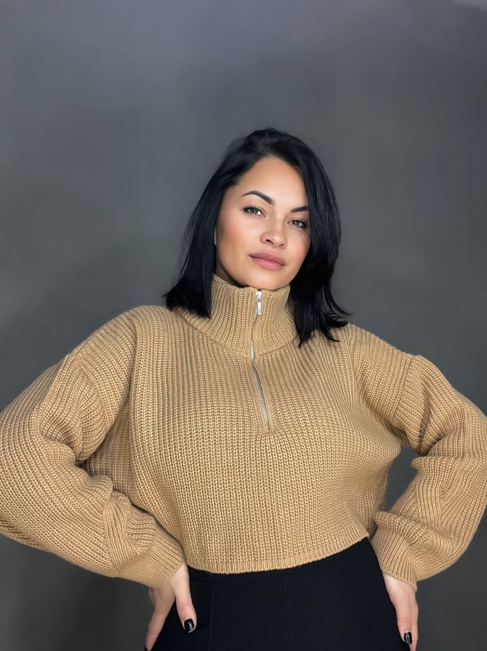 Светр жіночий 6752 короткий широкий блискавка на комірі OS Карамельний (1025) - фото 4