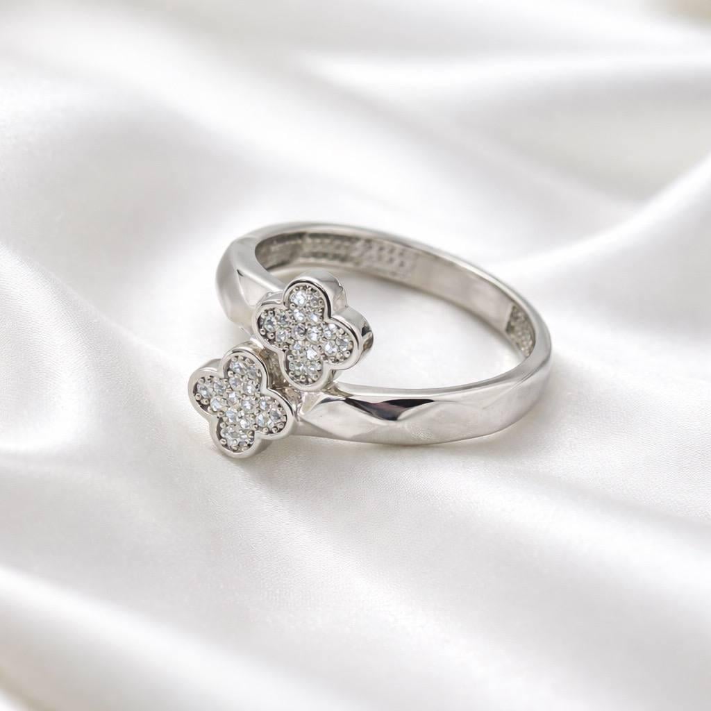 Кольцо серебрянное LoveR с двумя цветами из фианитов в форме клевера р. 18