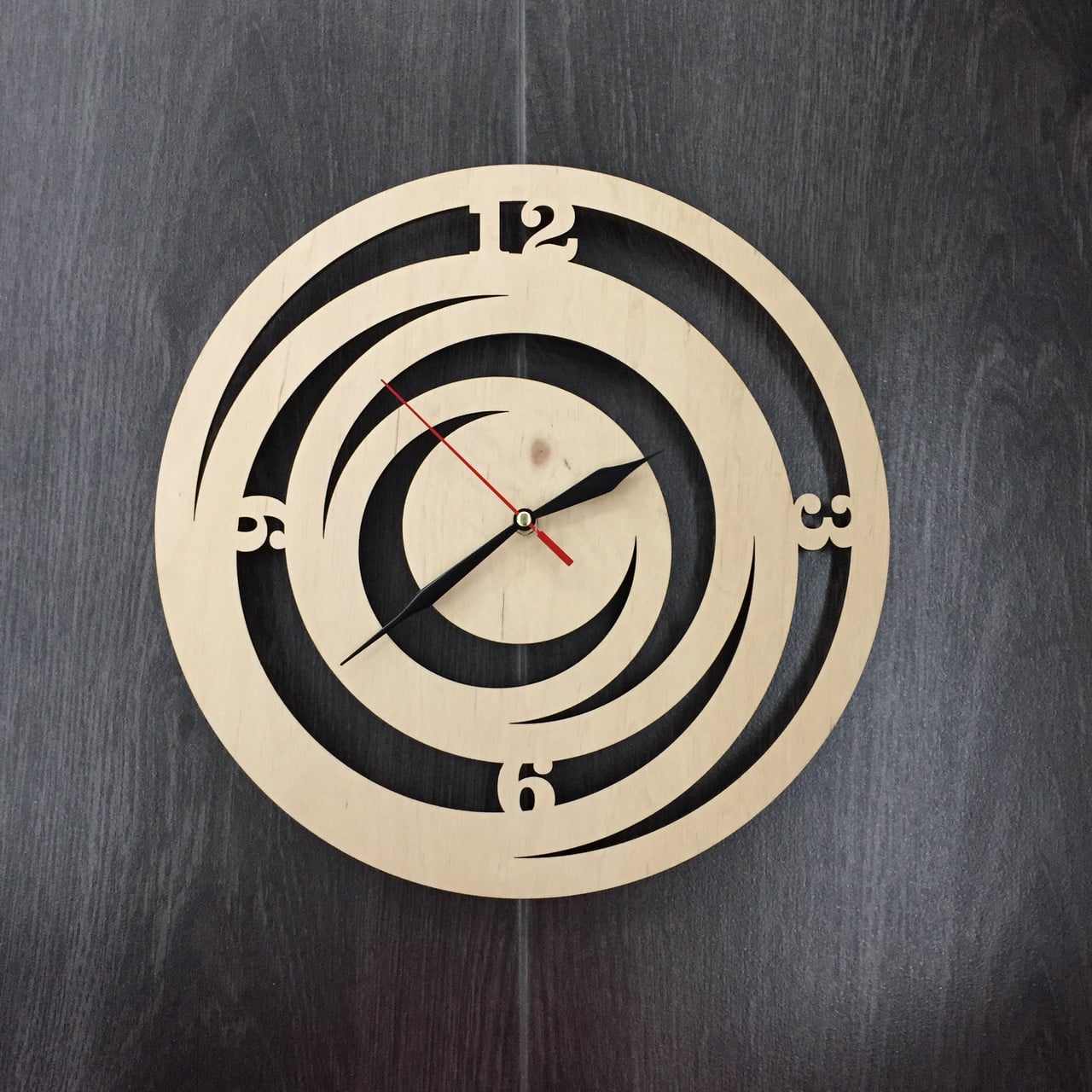 Часы настенные из дерева Фазы Луны