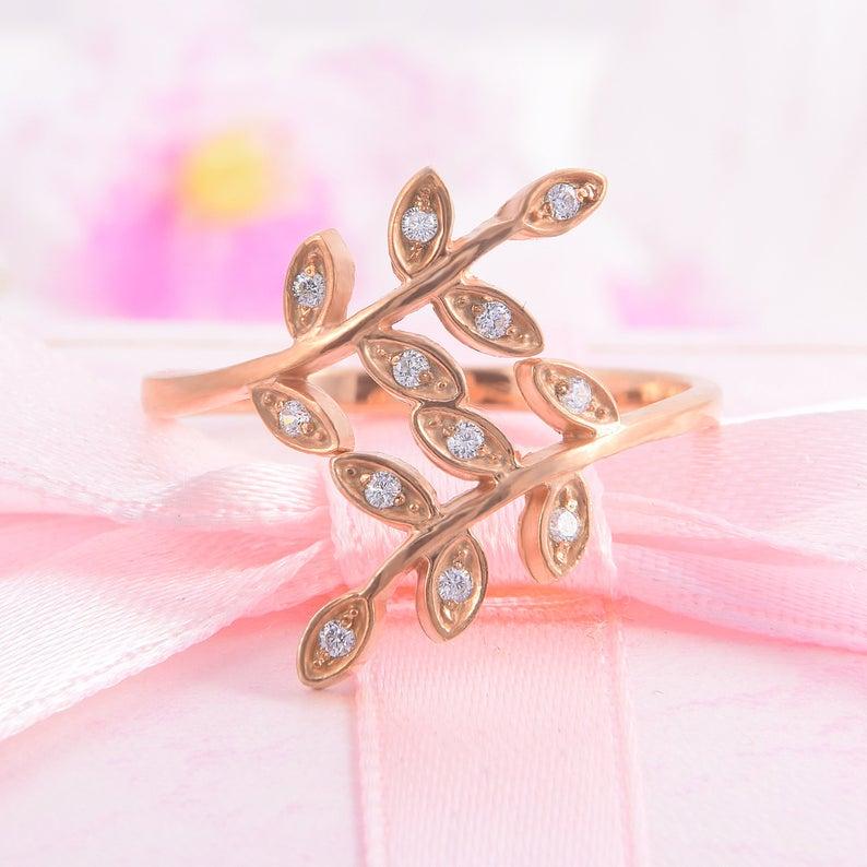 Кільце гілочка з червоного золота з фіанітами р. 19 (2245389030)