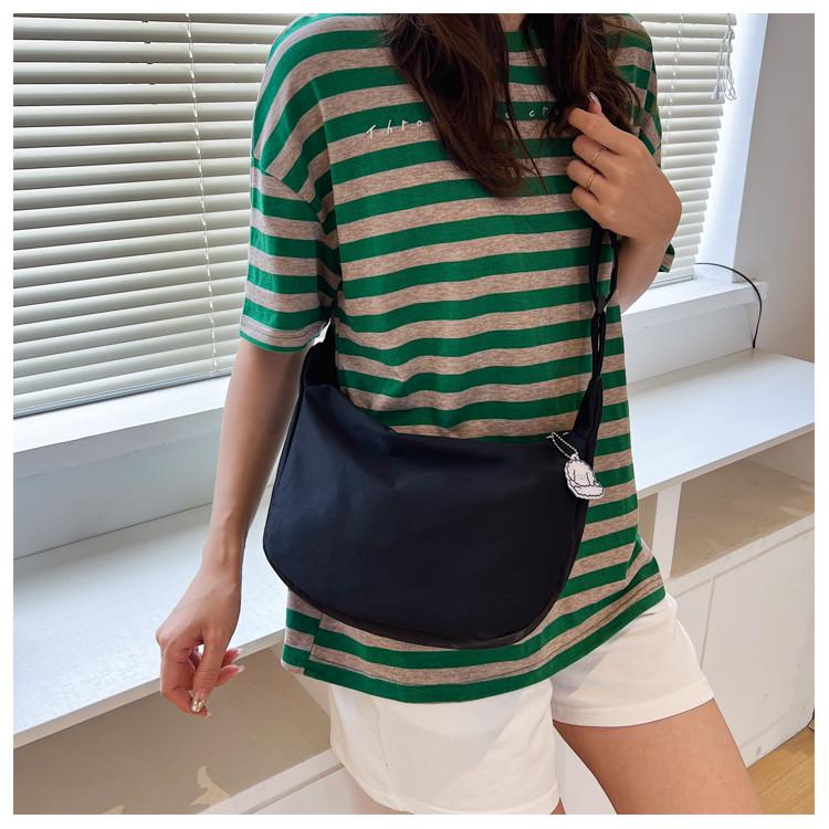 Жіноча сумка-мессенджер з брелком Чорний (2770491191)