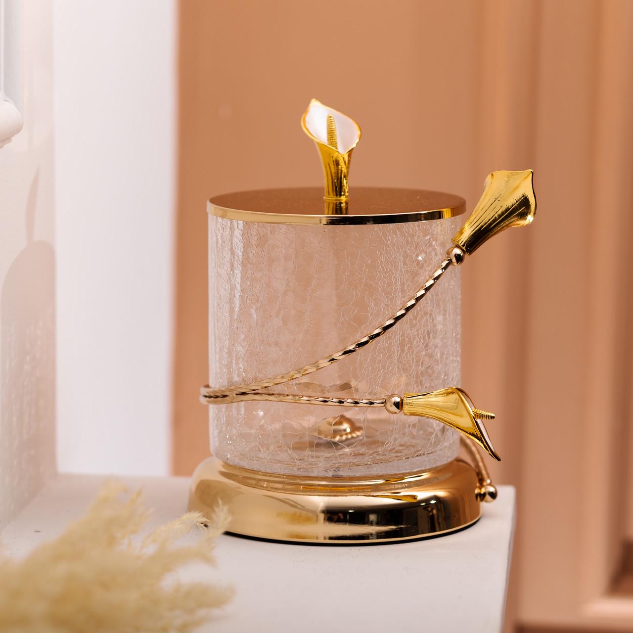 Цукерниця скляна з кришкою з квітковим металевим декором 14х20 см