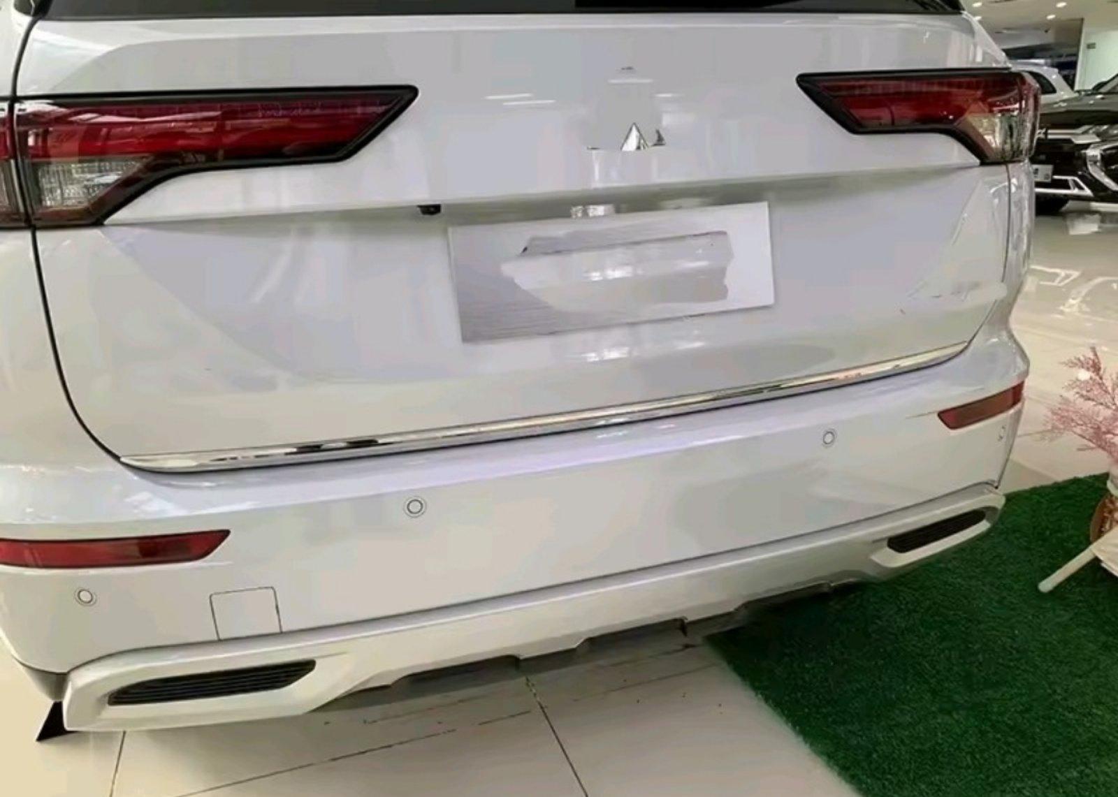 Накладка полоска на кришку багажника Mitsubishi Outlander 4 2022-2025 р. (27455821) - фото 10