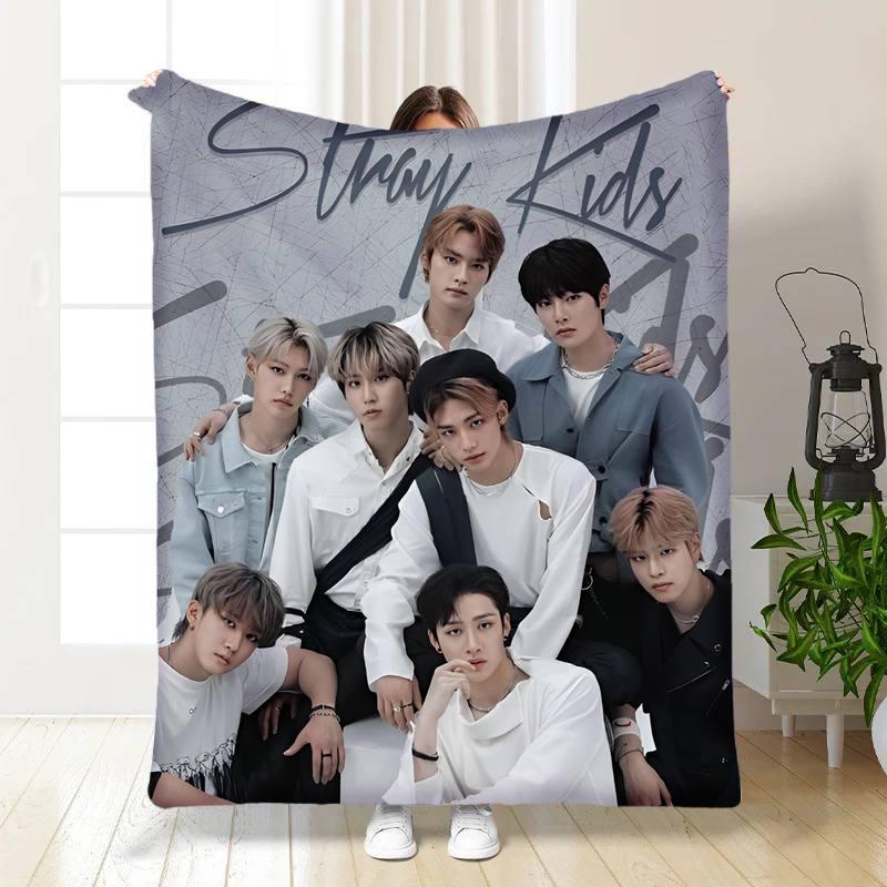 Плед плюшевый с 3D рисунком Stray Kids 4 велюр 160х200 см (13375А)