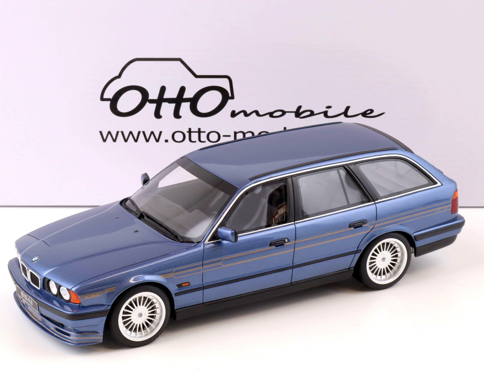 Модель автомобиля OttoMobile 1:18 BMW Alpina B10 E34 4.0 Touring Blue Metallic (OT944)