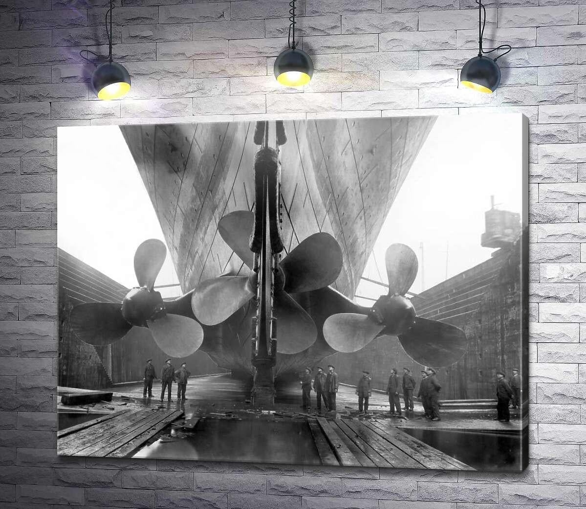 Картина ArtPoster Архивная фотография установки гребных винтов на Титаник 100x78 см Модуль №1 (004202)