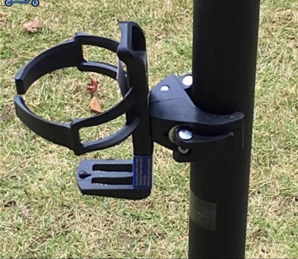 Флягодержатель пластиковый с креплением универсальным на эксцентрике для электросамоката - фото 4 Флягодержатель пластиковый с креплением универсальным на эксцентрике для электросамоката - фото 4