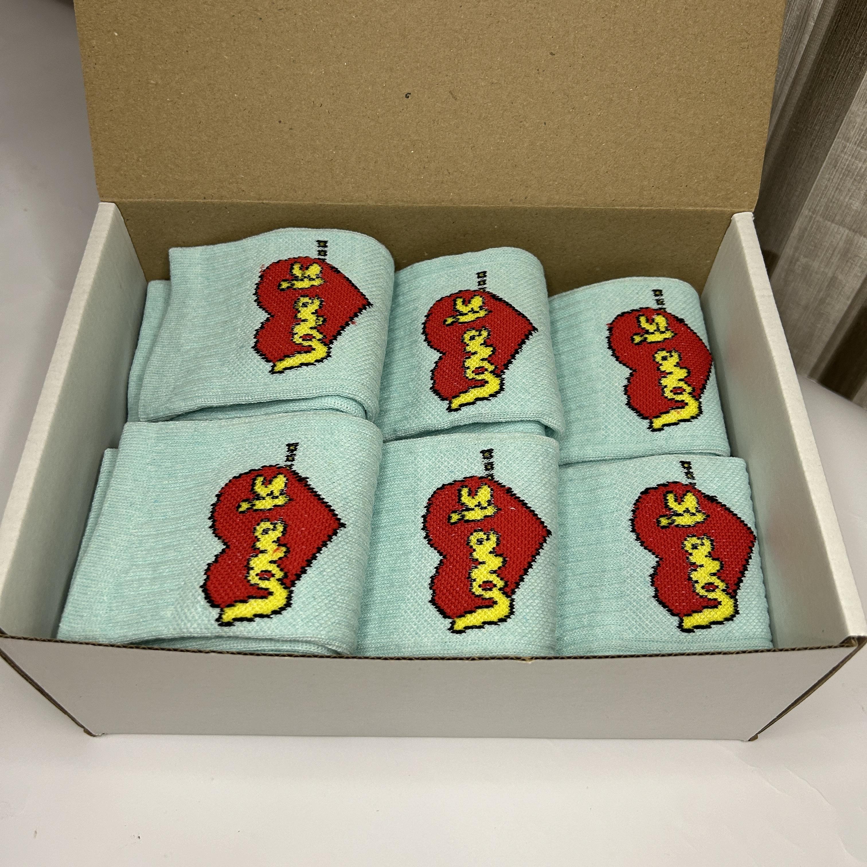 Подарунковий бокс жіночий шкарпетки з високою резинкою Love is р. 36-41 (28516385) - фото 2