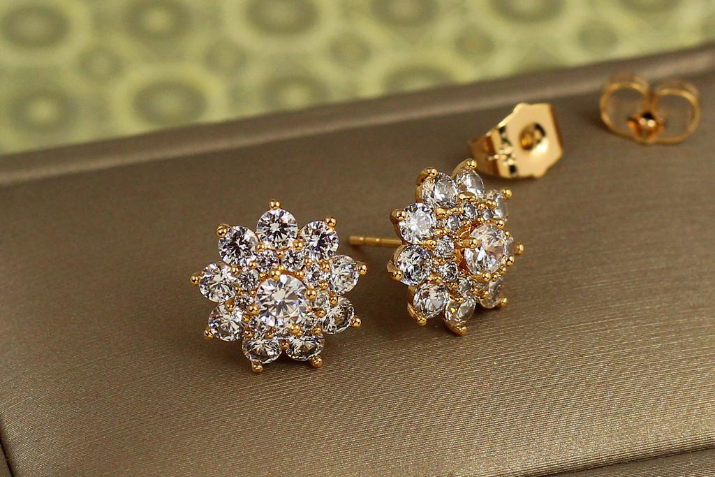 Сережки гвоздики Xuping Jewelry пухнаста сніжинка 1,3 см Золотистий (35744992)