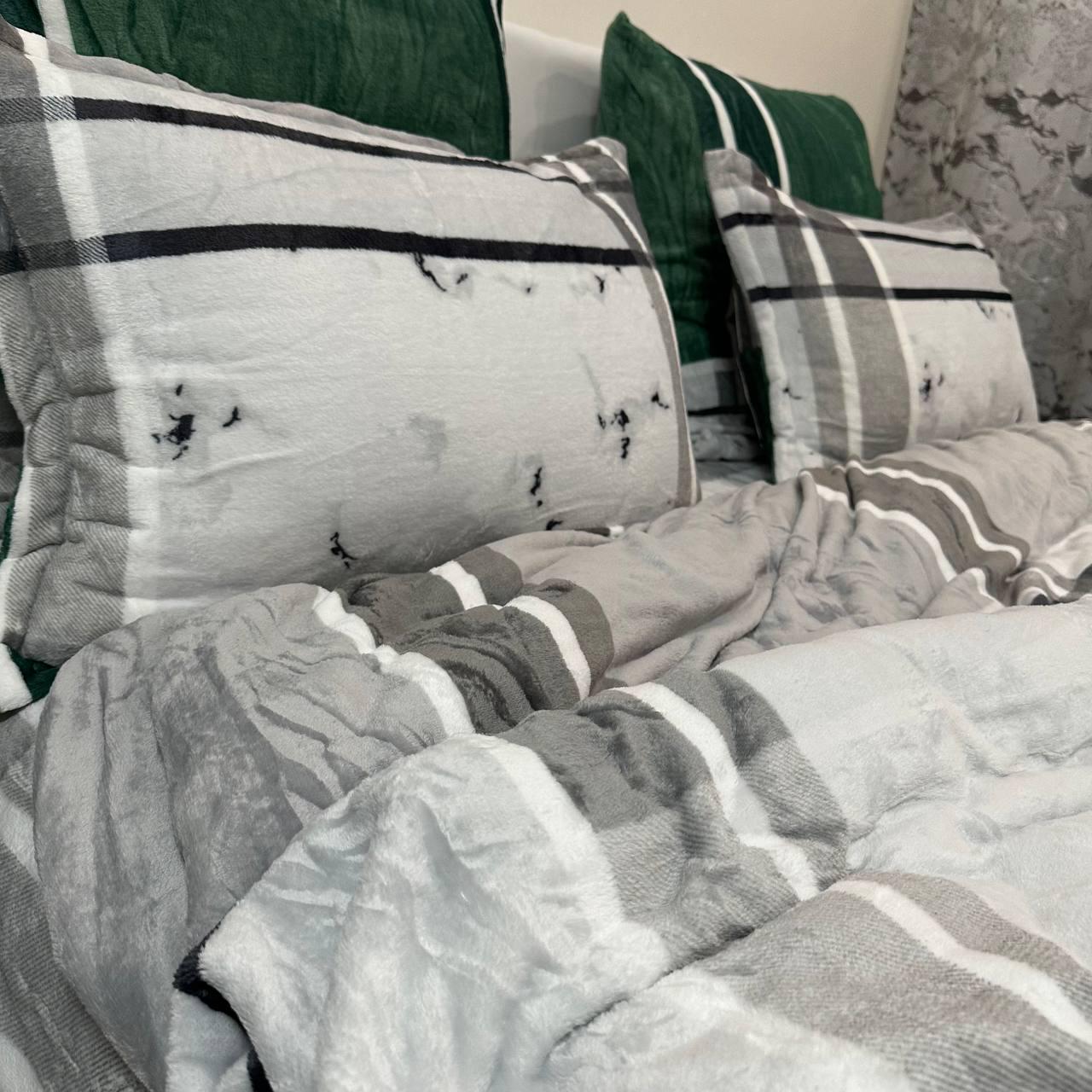 Комплект постельного белья велюровый с рисунком с 4 наволочками евро 200x230 см Серо-зеленый (29225207) - фото 3