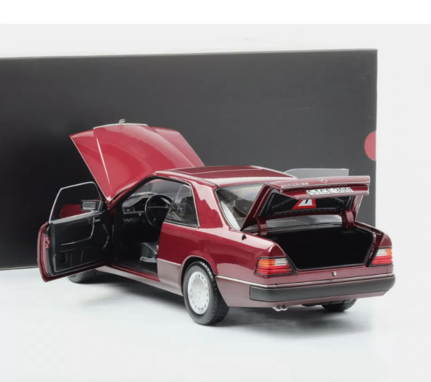 Модель автомобиля Mercedes-Benz 300 CE-24 C124 Coupe 1990 1:18 Almandine Red (B66040691) - фото 2