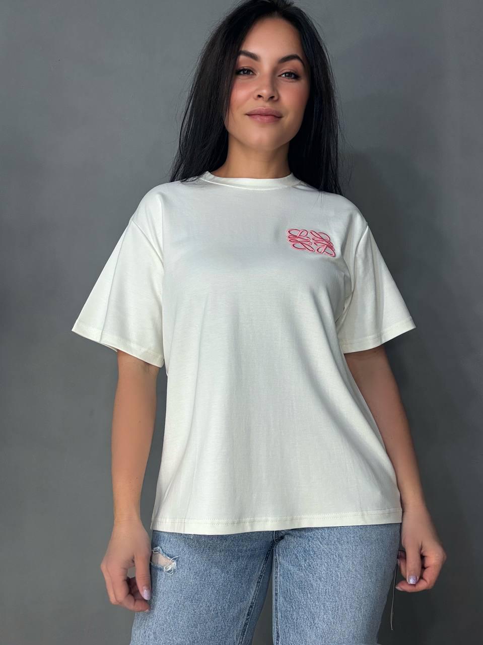 Футболка жіноча A-N 30096 базова напівоверсайз з вишивкою OS Молочний (6215)