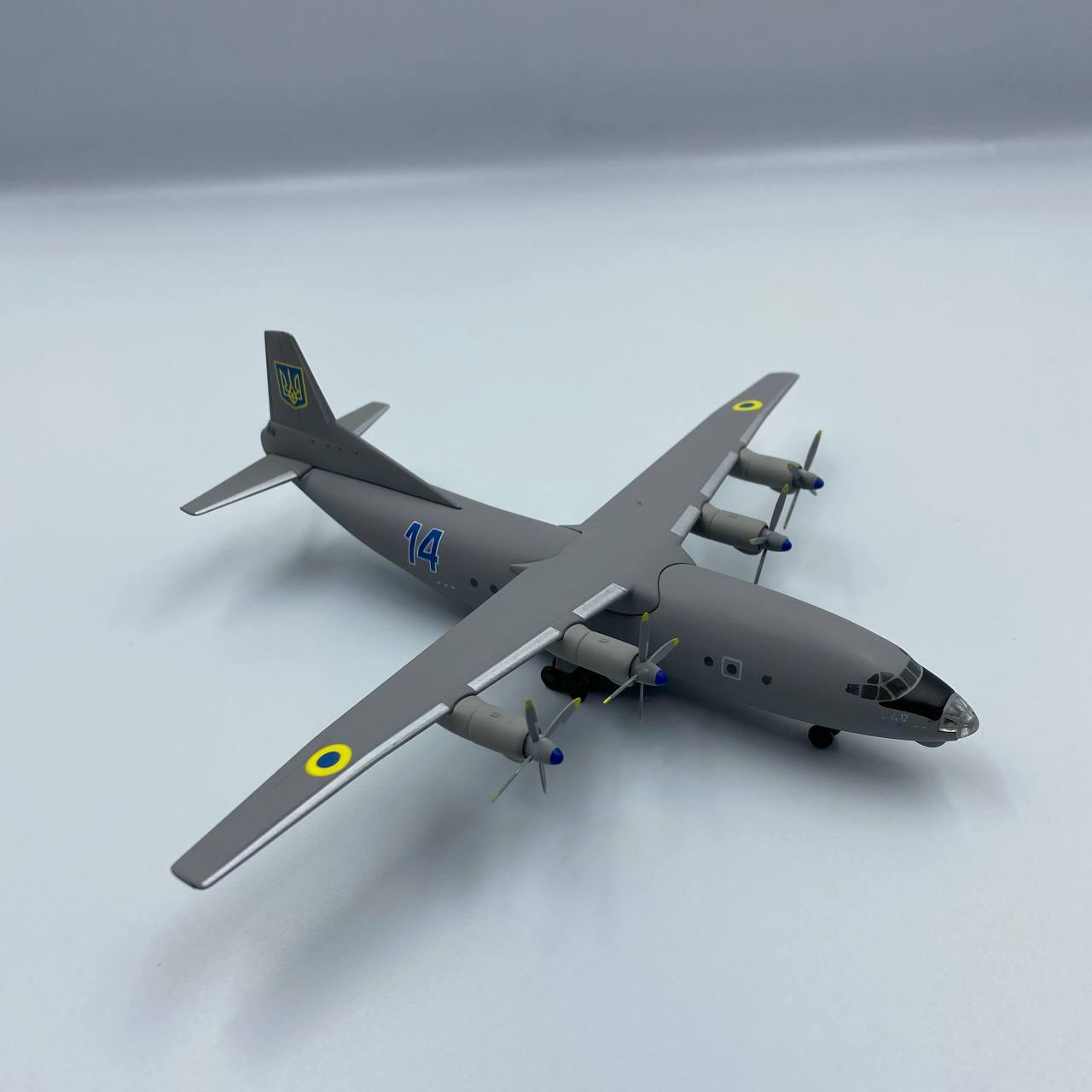 Модель літака Антонов Ан-12 Повітряні Сили України 14 Blue 1:200 (205040)