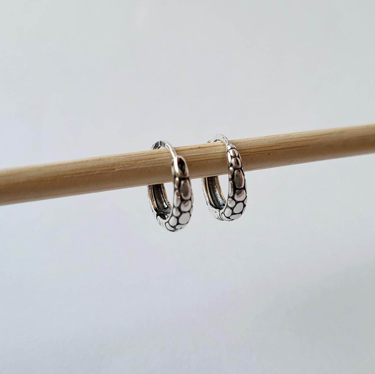 Серьги без камней чешуя серебро 925 пробы черненые 2,00 г (5523ч)