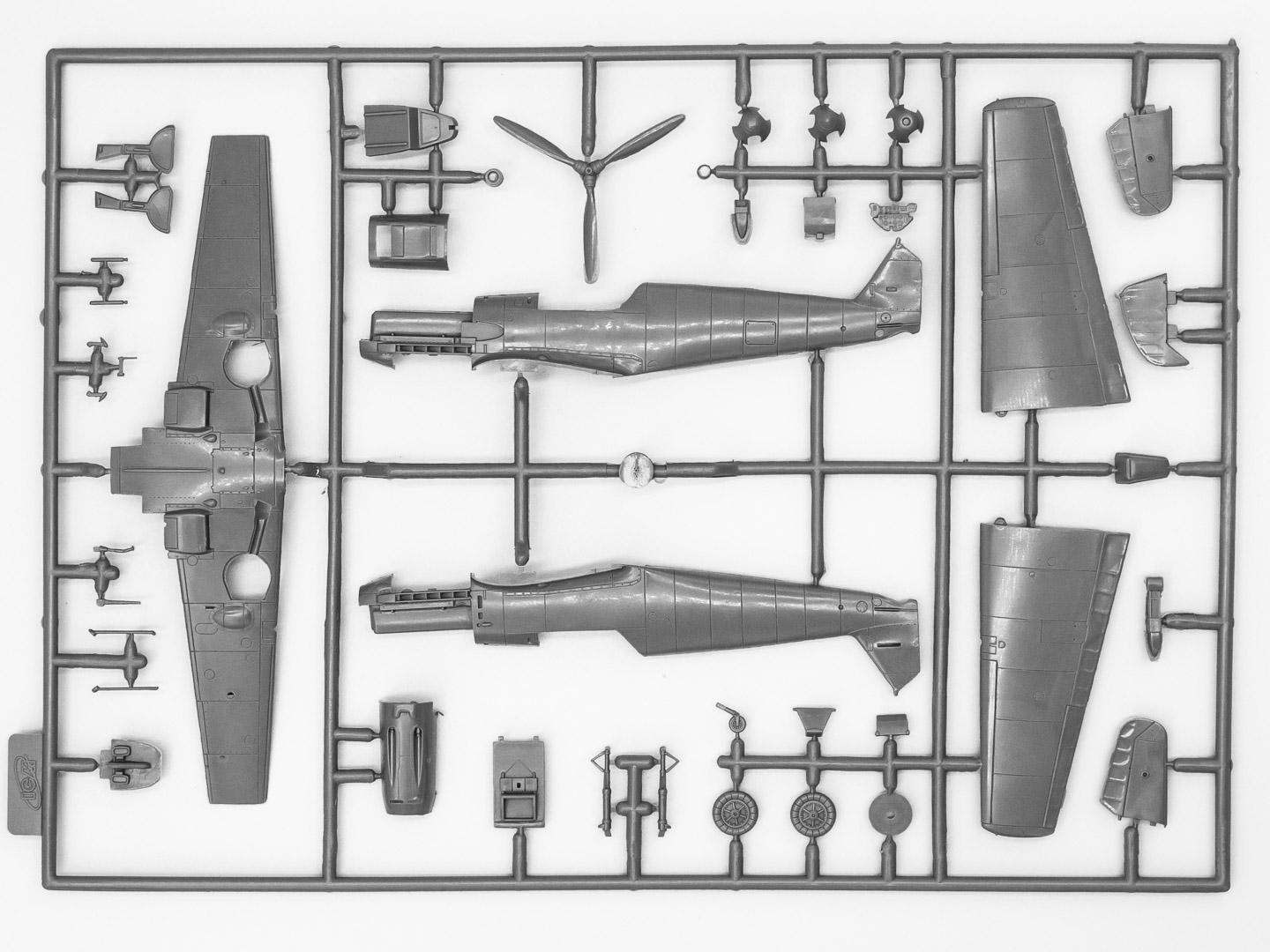 Сборная модель ICM Мессершмит Bf 109E-7/B немецкий истребитель-бомбардировщик 2 Мировой войны (72135) - фото 3