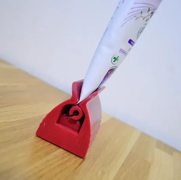 Дозатор витискач для видавлювання зубної пасти та крему Червоний (2863) - фото 3 Дозатор витискач для видавлювання зубної пасти та крему Червоний (2863) - фото 3