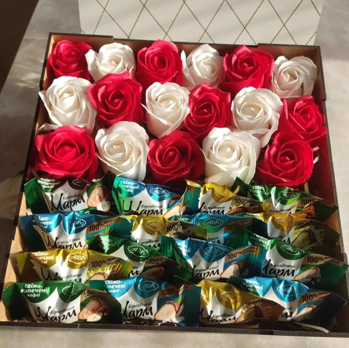 Подарочный бокс с конфетами и розами для девушки на празник/день рождения/день влюбленных/8 марта (ar13) Подарочный бокс с конфетами и розами для девушки на празник/день рождения/день влюбленных/8 марта (ar13)