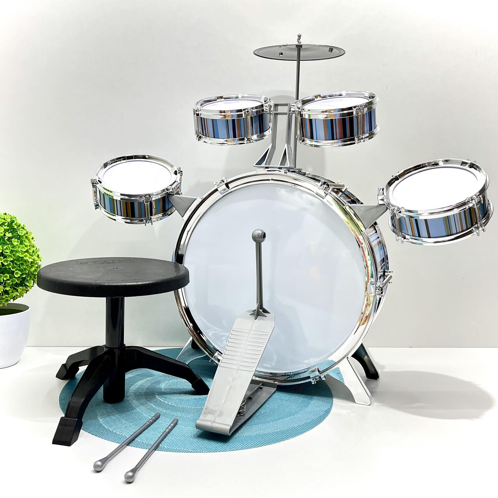 Детская барабанная установка 5 барабанов с палочками и стульчиком (2042T) Детская барабанная установка 5 барабанов с палочками и стульчиком (2042T)