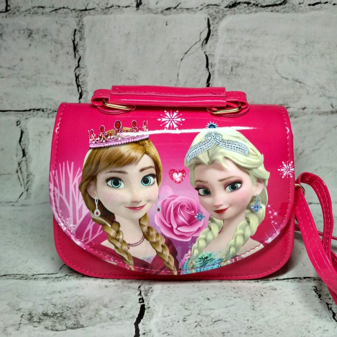 Сумочка дитяча для дівчинки лакова з ремінцем Ельза 17х13х6 см Малиновий (9004-3) - фото 1 Сумочка дитяча для дівчинки лакова з ремінцем Ельза 17х13х6 см Малиновий (9004-3) - фото 1