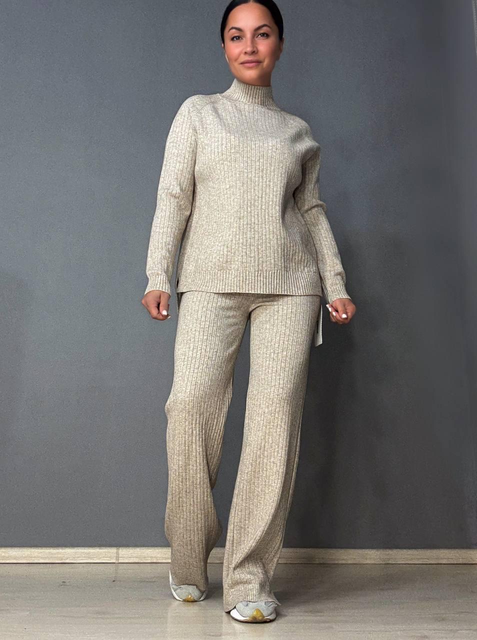 Костюм женский ACCORDDREAM 8703-28108 свитер с брюками в рубчик вязаный OS Бежевый (2960)