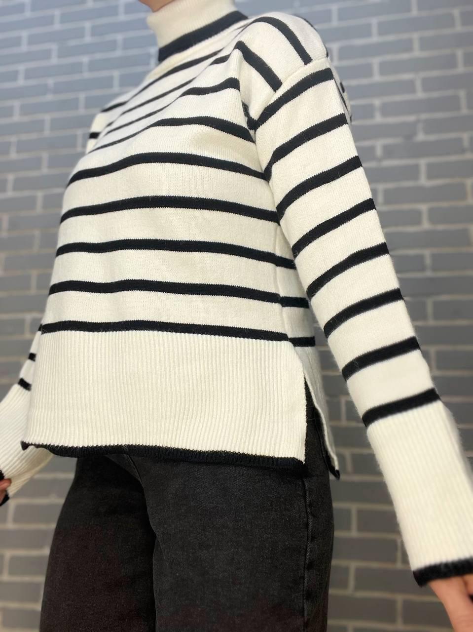 Светр жіночий A-N 263 високе горло смуга розрізи вільний OS Білий (3146) - фото 6