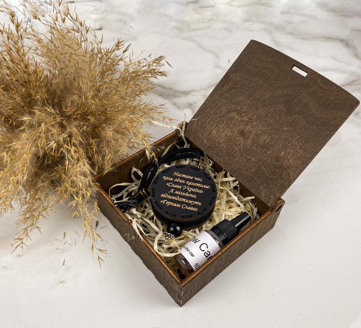 Набір для авто "Настане час,коли один казатиме:"Слава Україні"А мільйони відповідатимуть "Героям Слава"!" з гравіюванням Коричневий (5949)