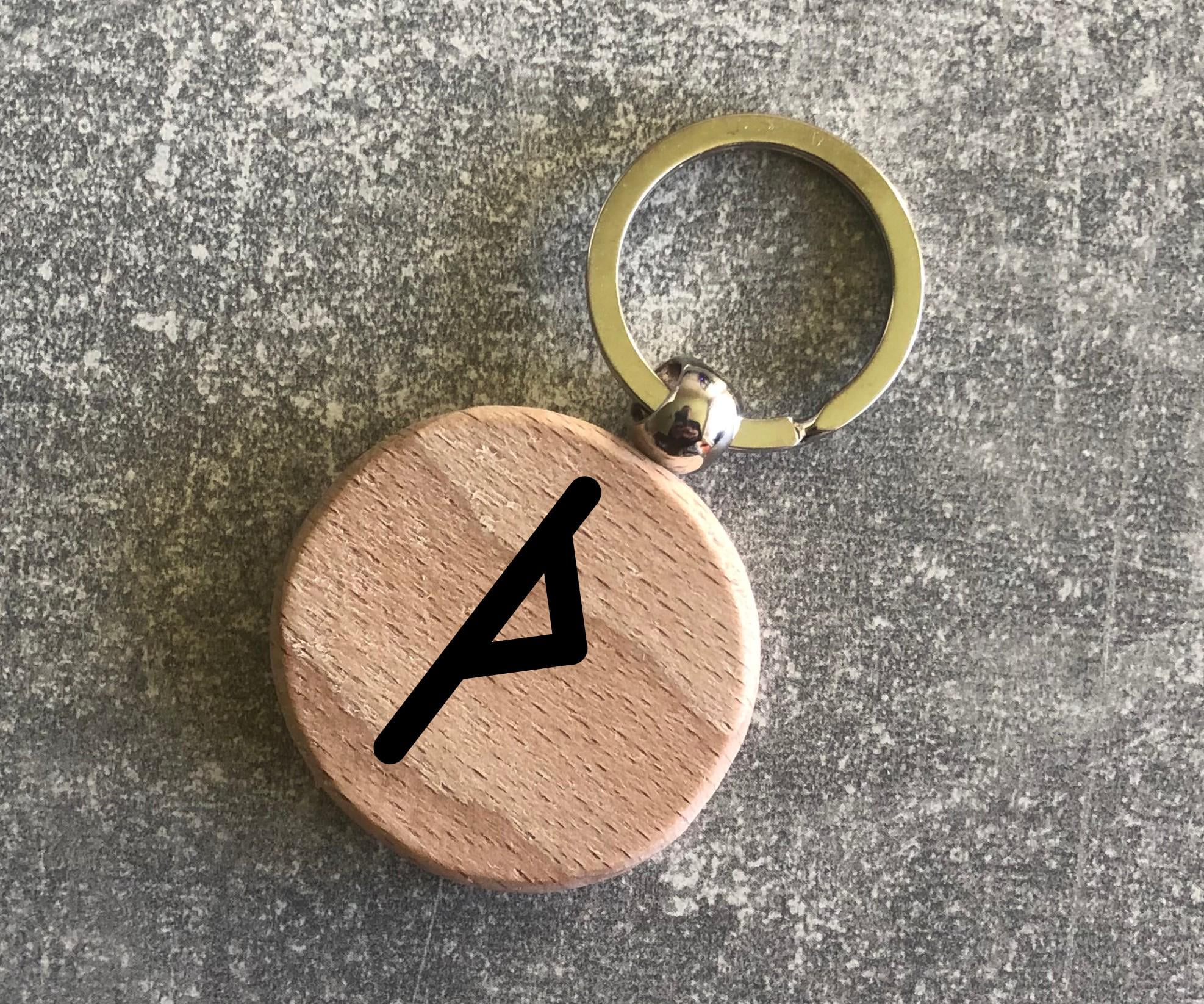 Брелок деревянный круглый с руной Старшого футарк "Турисаз" (15010208003)