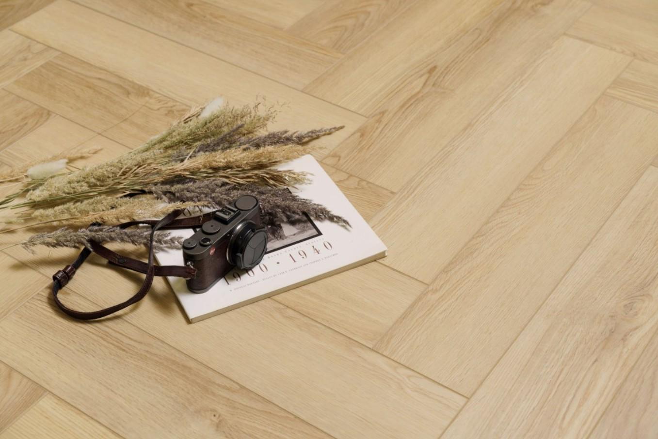 Ламинат виниловый SPC LVT Aberhof Carmelita английская елка 2594 с подкладкой (29784695) - фото 2 Ламинат виниловый SPC LVT Aberhof Carmelita английская елка 2594 с подкладкой (29784695) - фото 2