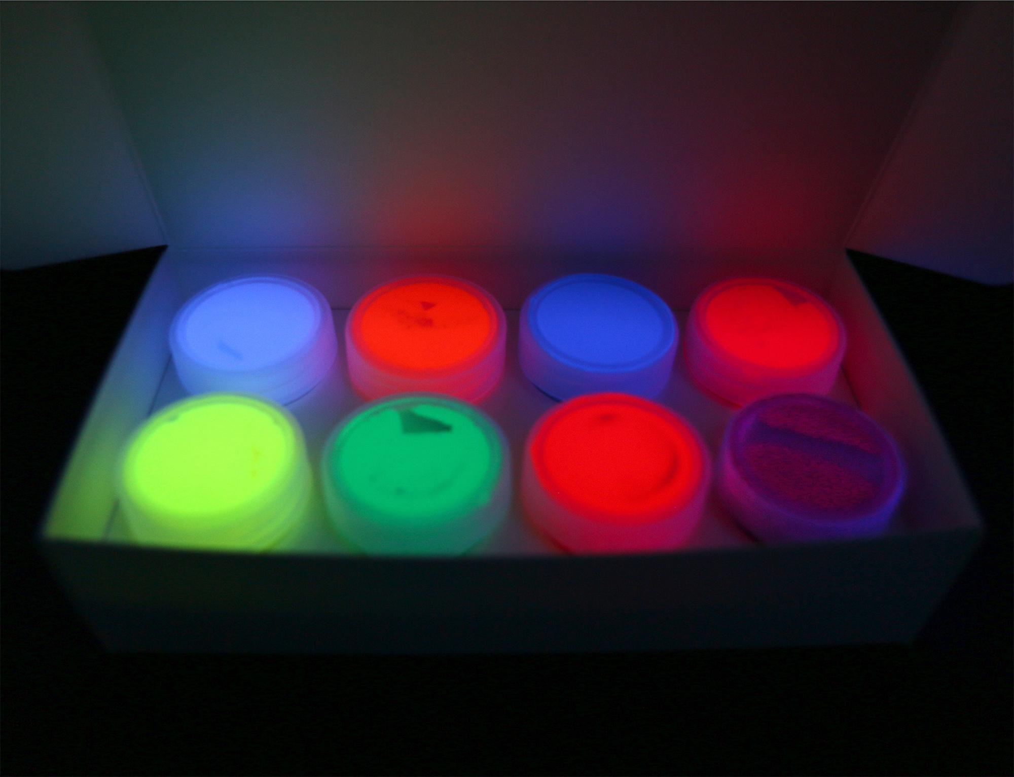 Набор красок Altey box флуоресцентной краски для ткани 160 г 8 цветов - фото 2 Набор красок Altey box флуоресцентной краски для ткани 160 г 8 цветов - фото 2