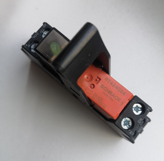 Реле и колодка Schrack RT424024