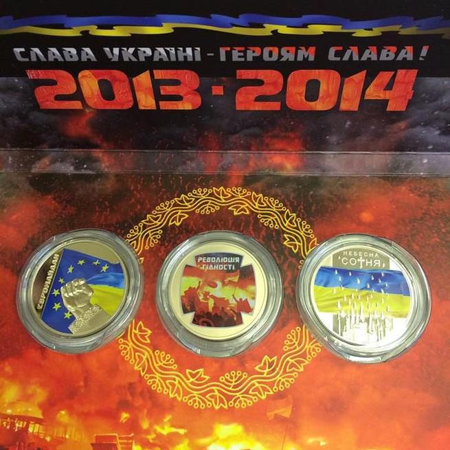 Коллекционная монета Украина 5 гривен 2015 евромайдан Революция достоинства Небесная сотня UNC в буклете (М00984)