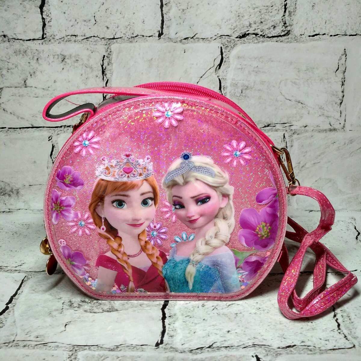 Сумочка детская для девочки лаковая с ремешком Эльза с блестками 18,5х16х7 см Малиновый (552-1) Сумочка детская для девочки лаковая с ремешком Эльза с блестками 18,5х16х7 см Малиновый (552-1)