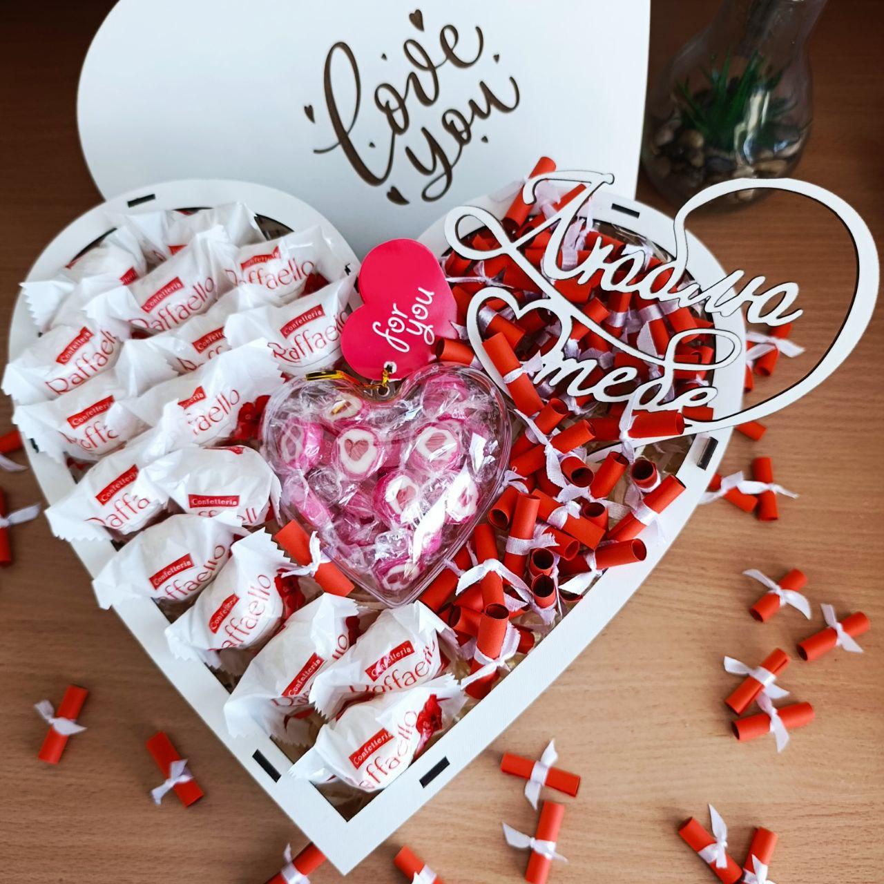 Подарунковий бокс для дівчини з солодощами та 101 причиною чому я тебе кохаю (ar362)