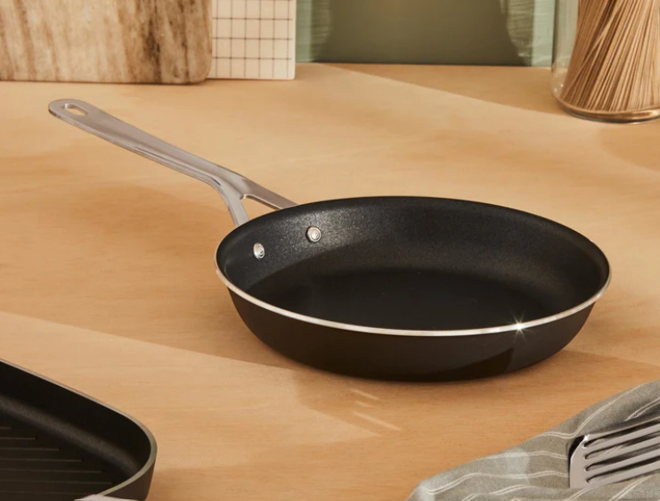 Набор кастрюль Alessi 6 предметов Черный (AJM100S6A) - фото 3 Набор кастрюль Alessi 6 предметов Черный (AJM100S6A) - фото 3