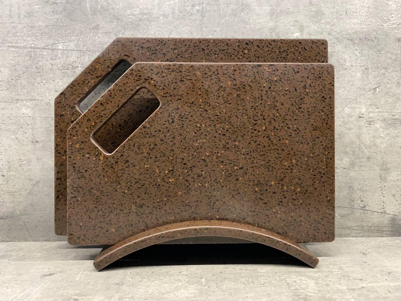 Набір дошок кухонних Chestnut зі штучного акрилового каменю на підставці 2 шт. - фото 1 Набір дошок кухонних Chestnut зі штучного акрилового каменю на підставці 2 шт. - фото 1