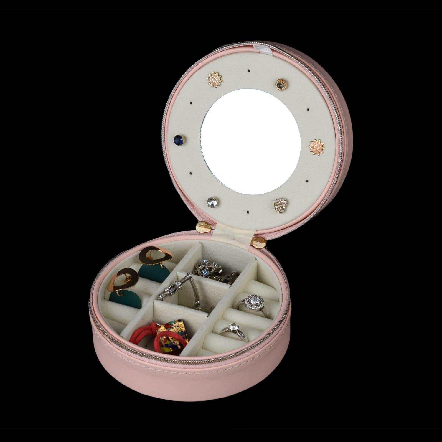 Шкатулка для украшений круглая с зеркальцем на молнии 11х5 см Пудровый (ШДД-19-3) - фото 4 Шкатулка для украшений круглая с зеркальцем на молнии 11х5 см Пудровый (ШДД-19-3) - фото 4