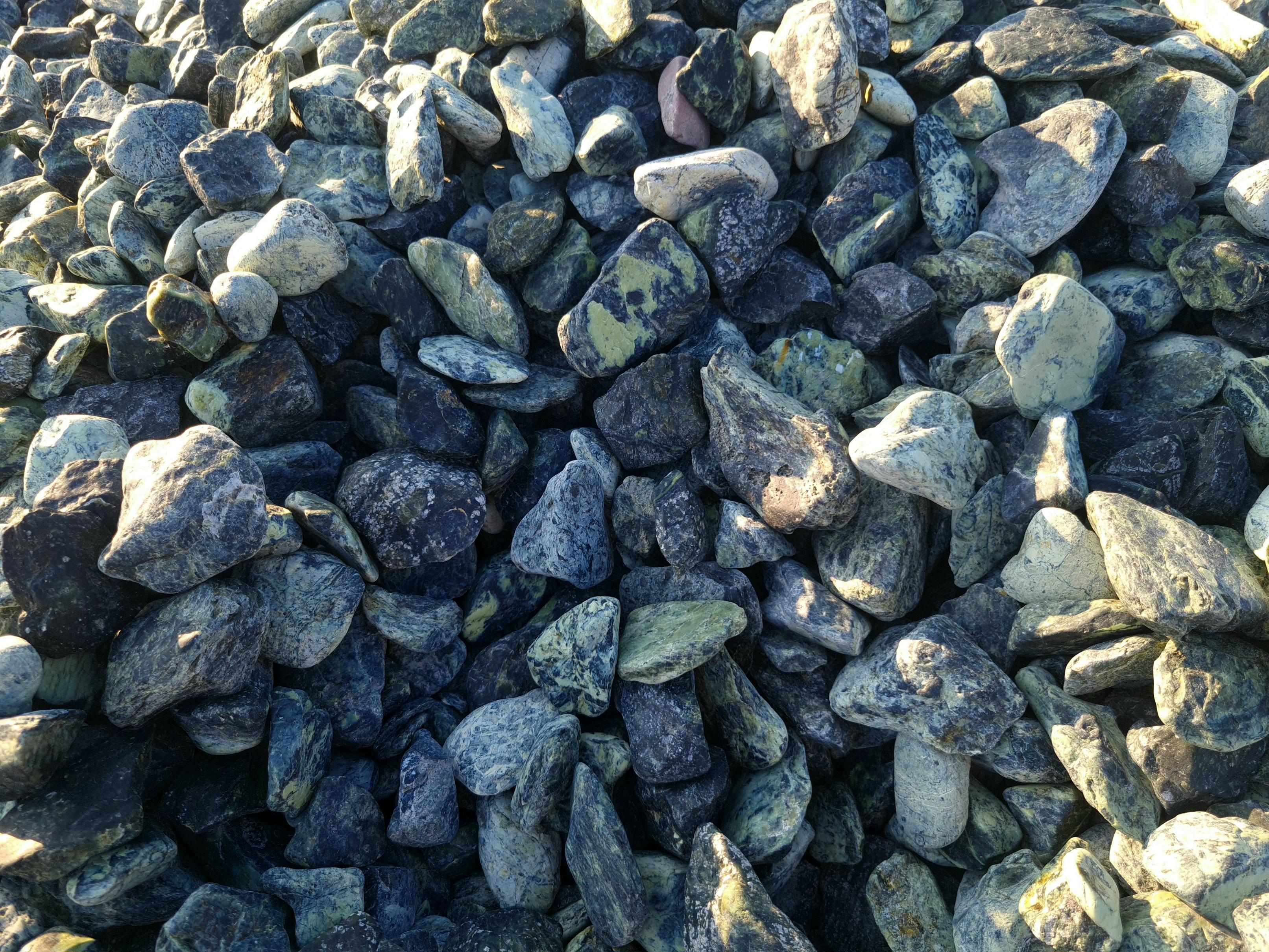 Галька мармурова STONELAK EMERALD STONE для пам'ятників та ландшафтів фр. 1-2 см 20 кг Green